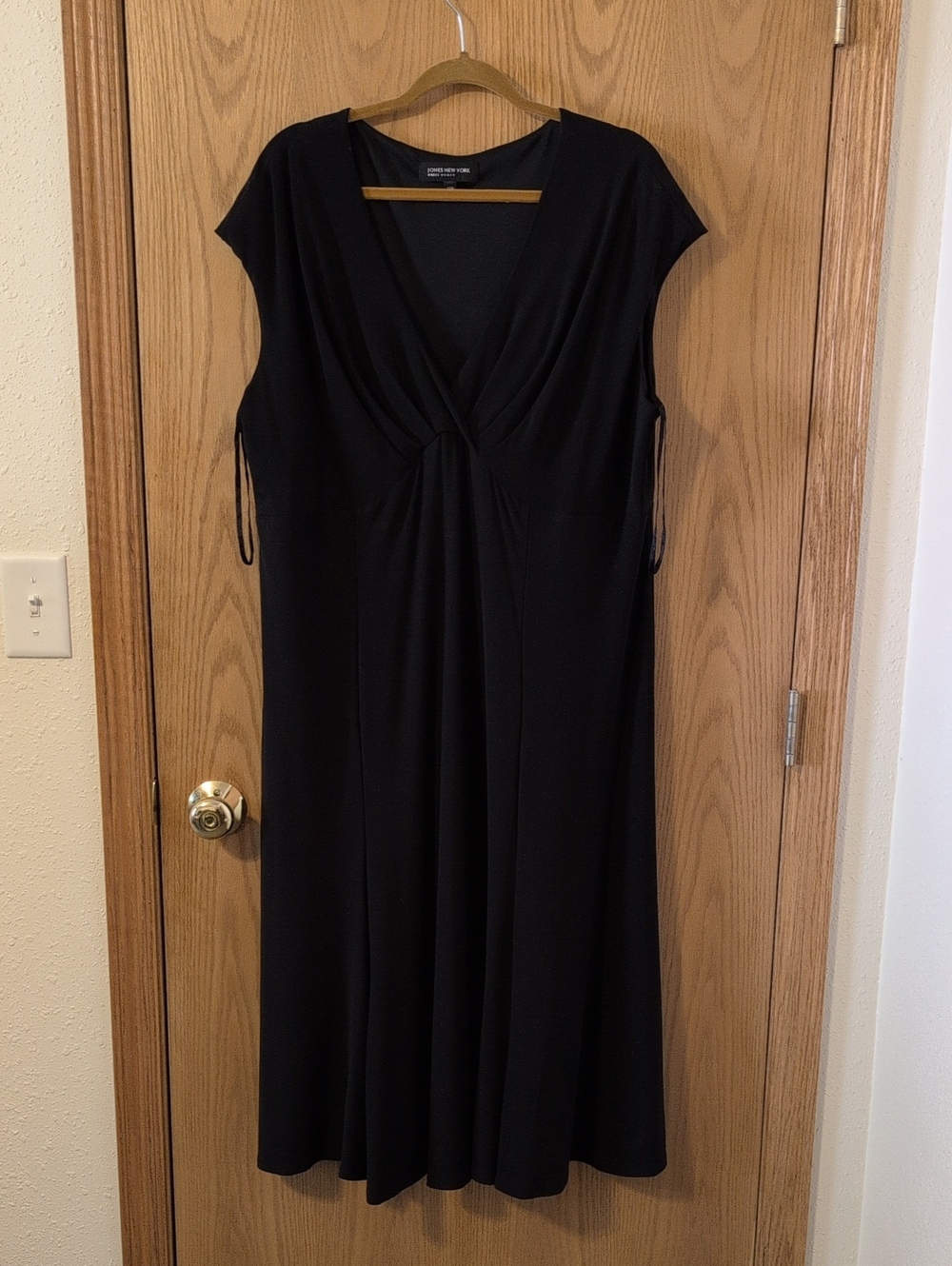 Jones New York Black V-Neck Pleated-Front Maxi Dress